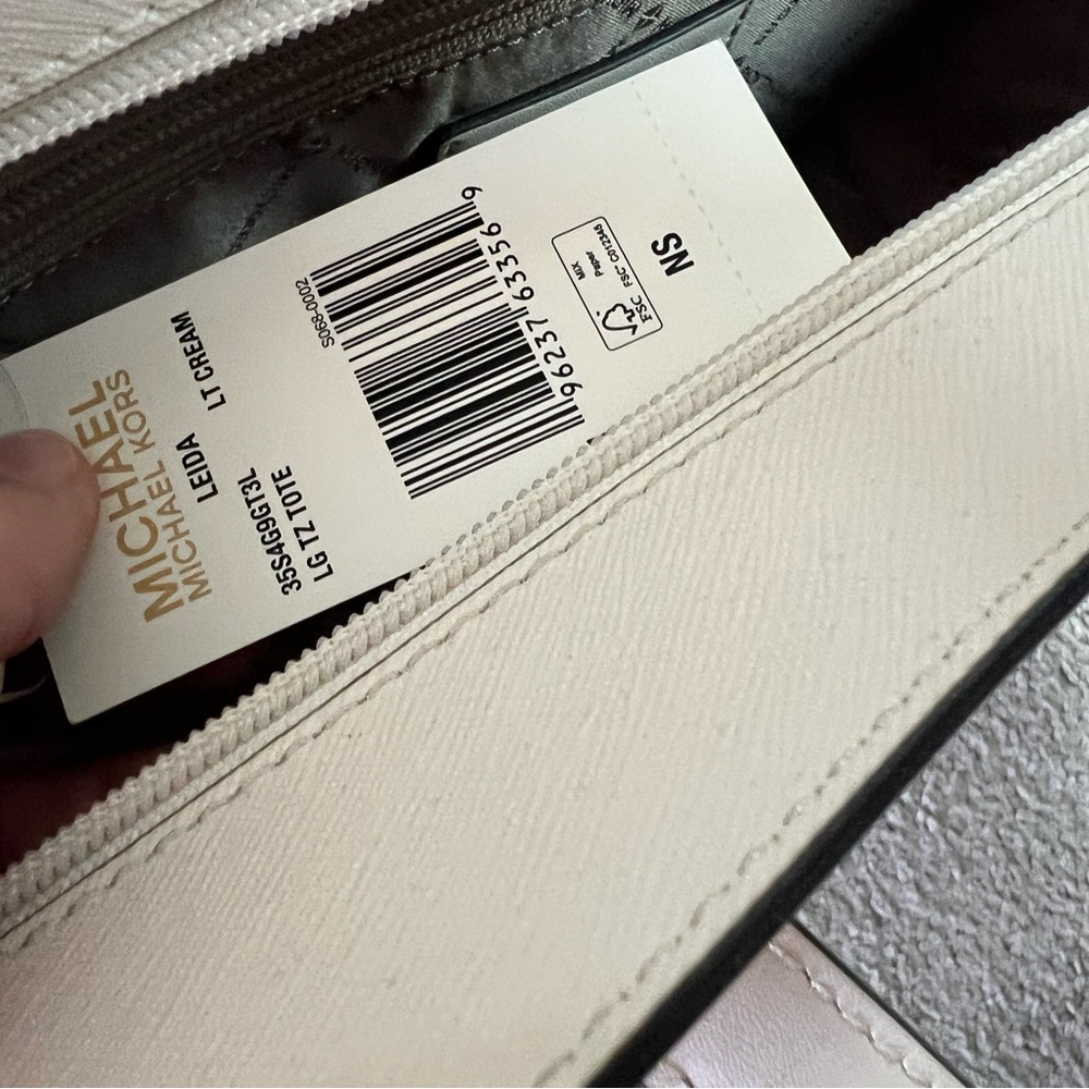 Michael Kors White Tote Bag - Picture 6 of 7